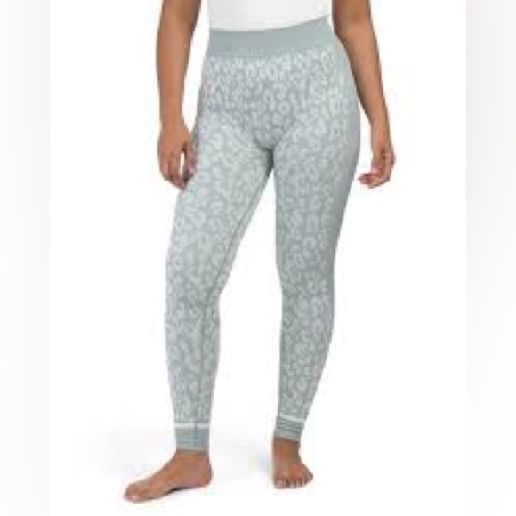 Sweaty Betty Leopard Jacquard Base Layer
Leggings Blue/Greenish Paint
Jacquard - Picture 1 of 10